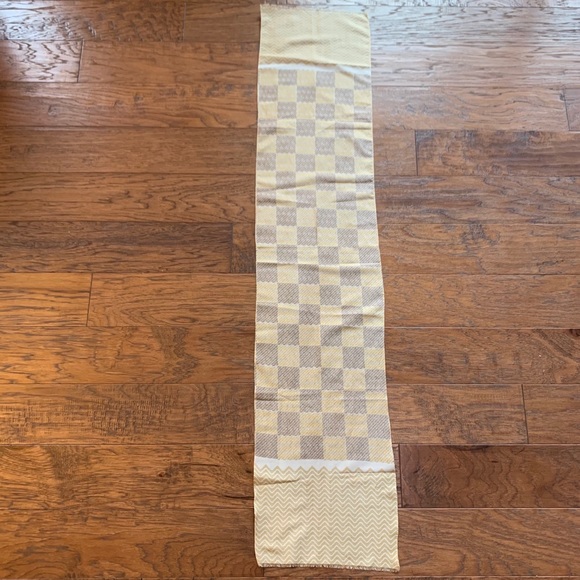 Chevron Patterned Scarf - Picture 3 of 5